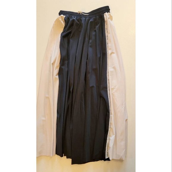 VALENTINO black and white accordion pleated skirt, Women's size XS - Picture 7 of 7